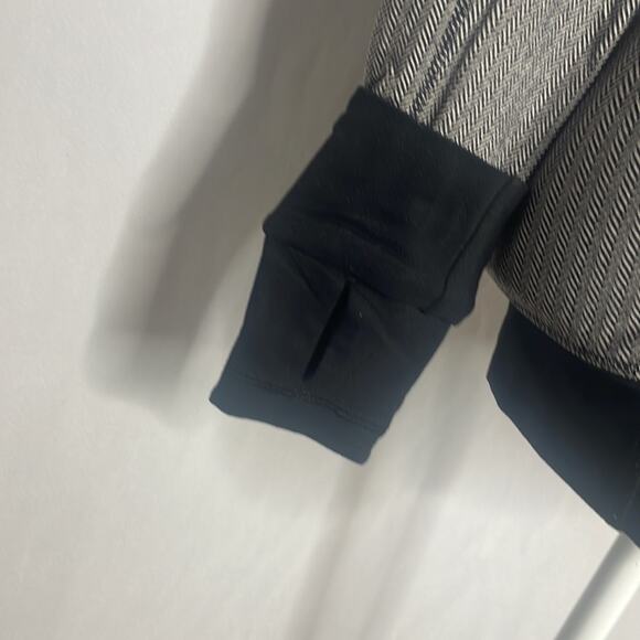Lululemon black and grey herringbone think fast hoodie size 4 - Picture 6 of 10